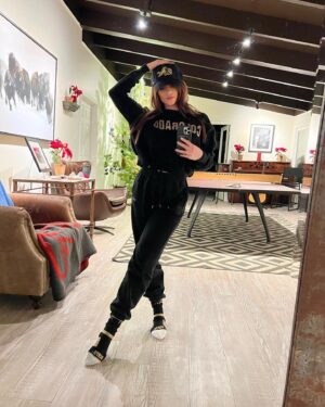 Molly Burnett Instagram - ☃️🏀🍸
*slide 6 was taken in -13 degree weather 🫠
