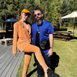 Molly C. Quinn Instagram - When people ask me how the wedding and parties were for @jenniferlholland & @jamesgunn all I can say is 
“It was awesome.”
Elan and I got to see two of our most beloved friends exchange vows, we heard incredible original songs, we shared laughter, dancing, gorgeous views, great meals, and long talks into the night with old friends and new… It was awesome ❤️