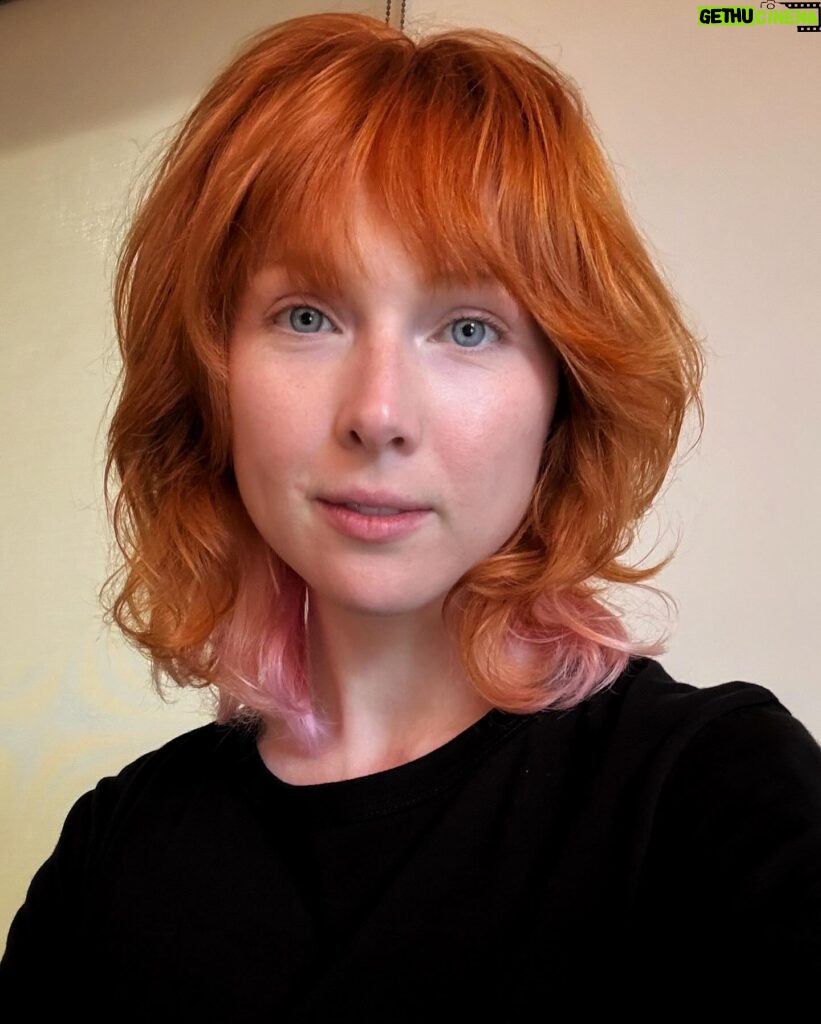Molly C. Quinn Instagram - Decided to have some fun :) Ty @samwynnhair 🍊🌸