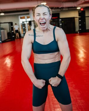 Molly McCann Instagram - Fight week has begun .. 115 debut pending 📸 @zacpacleb