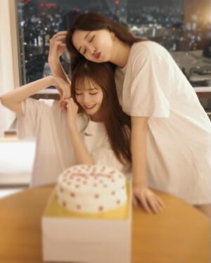 Momo Shitou Instagram - ㅤㅤㅤㅤㅤㅤㅤㅤㅤㅤㅤㅤㅤ
もう2ヶ月前だけど…
誕生日が近い私達は毎年一緒にお祝いを🥂