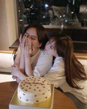 Momo Shitou Instagram - ㅤㅤㅤㅤㅤㅤㅤㅤㅤㅤㅤㅤㅤ
もう2ヶ月前だけど…
誕生日が近い私達は毎年一緒にお祝いを🥂