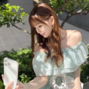 Momo Shitou Instagram - ㅤㅤㅤㅤㅤㅤㅤㅤㅤㅤㅤㅤㅤ
フレアシルエットが可愛い
@rienda_official のオフショルダーワンピース。♡

爽やかで涼しげなミントカラーがお気に入り。

肩のストラップは取り外し可能で
シンプルな紐タイプの他にチェーンタイプも付属であるから…
3wayで楽しめるの🫶🏻

#PR #rienda #rienda_ambassador
