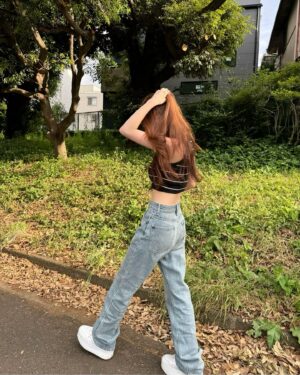 Momo Shitou Instagram - ㅤㅤㅤㅤㅤㅤㅤㅤㅤㅤㅤㅤㅤ
履くだけでスタイルアップできちゃう
@rienda_officialのNEW美ラインデニム。♡

デニム大好きで沢山持ってるんだけど…
厚手のデニム生地で、脚のラインが綺麗に見えてお気に入り🫶🏻

バックポケットのタグプレートがかわいい…

#PR #rienda #rienda_ambassador