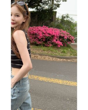 Momo Shitou Instagram - ㅤㅤㅤㅤㅤㅤㅤㅤㅤㅤㅤㅤㅤ
履くだけでスタイルアップできちゃう
@rienda_officialのNEW美ラインデニム。♡

デニム大好きで沢山持ってるんだけど…
厚手のデニム生地で、脚のラインが綺麗に見えてお気に入り🫶🏻

バックポケットのタグプレートがかわいい…

#PR #rienda #rienda_ambassador