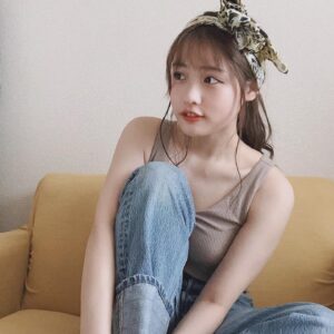 Momoka Ishida Instagram - ☺︎✌︎
家にいるとメイクもヘアアレンジもしなくなっちゃうから
スーパー行くだけやけど久々にしてみた

服買ってばっかで着ていくとこないねえ🥲