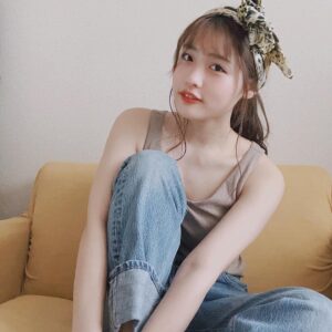 Momoka Ishida Instagram - ☺︎✌︎
家にいるとメイクもヘアアレンジもしなくなっちゃうから
スーパー行くだけやけど久々にしてみた

服買ってばっかで着ていくとこないねえ🥲