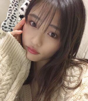 Momoka Ishida Instagram - 髪伸びるのはやい気持ち追いついてない
あとブログで写真集について、イベントについて伝えたいこと書いたので見てくれたら嬉しいな〜🎈