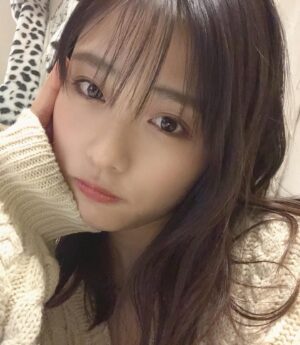 Momoka Ishida Instagram - 髪伸びるのはやい気持ち追いついてない
あとブログで写真集について、イベントについて伝えたいこと書いたので見てくれたら嬉しいな〜🎈