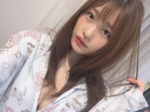 Momoka Ishida Instagram - 8月や！おうち時間であんまり夏感じることないかもしれんけど、私のグラビアでも見て夏感じてくれい☺︎
#gravure #photography #photomodel #グラビア