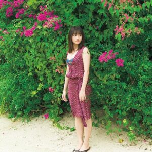 Momoka Ishida Instagram - 写真集発売決定についてたくさんコメントありがとうございます！！発売中「FRIDAY」の先行カットも見ていただけたでしょうか？私自身も写真集の発売が待ち遠しい☺︎

#石田桃香1st写真集 #2021年2月発売 #浪速のピーチ姫 
#FRIDAY #gravure #グラビア