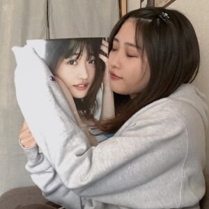 Momoka Ishida Instagram - 1st写真集「MOMOKA」発売💐
皆さんからの支えや応援が本当に私の頑張る糧になってます
ほんまにありがとうございます。
なのでこれまでの私が詰まった写真集を、そしてこれからの私を愛してくれたら嬉しいな！

〝ちゃんももチューブ〟でも想いを語ったからみてね

#石田桃香1st写真集 #石田桃香