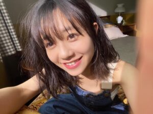 Momoka Ito Instagram - 重大発表。！！
4年ぶりに3冊目の写真集の発売が決定いたしました。涙
そして、デビューしてから10年間ロングだった髪をばっさり切りましたーーーー。！！
どうかな。。。？