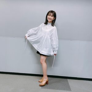 Momoka Ito Instagram - 🤍
#衣装 
#アッコにおまかせ