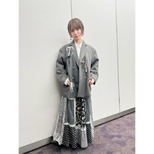 Momoko Gumi Company Instagram - 『#解散ノート』出版記念特別対談
「#モモコグミカンパニー×#アイナ・ジ・エンド」

styling @stylist_yuya 
hairmake @yumikasawanishi