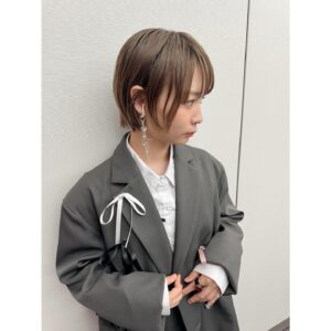 Momoko Gumi Company Instagram - 『#解散ノート』出版記念特別対談
「#モモコグミカンパニー×#アイナ・ジ・エンド」

styling @stylist_yuya 
hairmake @yumikasawanishi