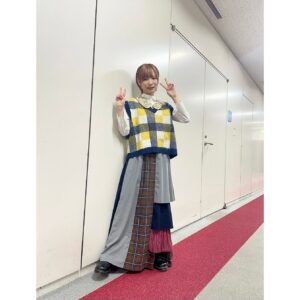 Momoko Gumi Company Instagram - 『ネプリーグ』

styling @stylist_yuya 
hairmake @aoiokiraku 

＃ネプリーグ
#モモコグミカンパニー