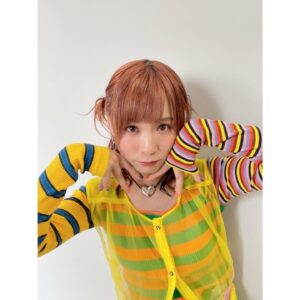Momoko Gumi Company Instagram - 『ダウンタウンDX』

styling @_ayanootaki_ 
hairmake @aoiokiraku 

#ダウンタウンDX
#モモコグミカンパニー