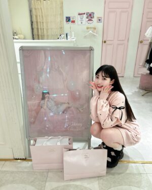 Momona Kohama Instagram - 🩵
4月の  #コハマキロク 

5月もよろしくね🌈