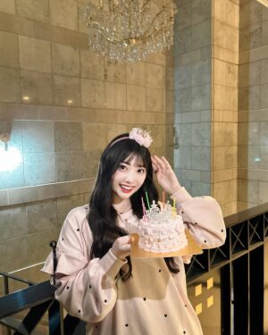 Momona Kohama Instagram - 🎂

✨️21歳生誕祭(仮)✨️
チームシンデレラのみんな本当にありがとう🎉🩷

シンデレラでお誕生日のお祝いをして頂いたのは今年で5回目！🫣17歳から21歳まで、、、♡

沢山の愛を感じて幸せな1日でした🌈

そして昨日、今年もシンデレラフェスに出演させて頂くことが発表されました💎

6月9日(日)さいたまスーパーアリーナ
皆様よろしくお願いします🎪💖

 #シンデレラフェス  #チームシンデレラ