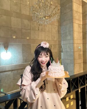 Momona Kohama Instagram - 🎂

✨️21歳生誕祭(仮)✨️
チームシンデレラのみんな本当にありがとう🎉🩷

シンデレラでお誕生日のお祝いをして頂いたのは今年で5回目！🫣17歳から21歳まで、、、♡

沢山の愛を感じて幸せな1日でした🌈

そして昨日、今年もシンデレラフェスに出演させて頂くことが発表されました💎

6月9日(日)さいたまスーパーアリーナ
皆様よろしくお願いします🎪💖

 #シンデレラフェス  #チームシンデレラ