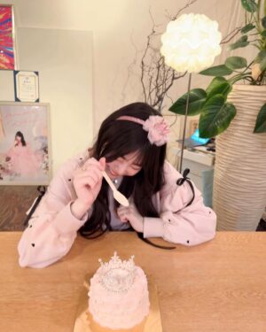 Momona Kohama Instagram - 🎂

✨️21歳生誕祭(仮)✨️
チームシンデレラのみんな本当にありがとう🎉🩷

シンデレラでお誕生日のお祝いをして頂いたのは今年で5回目！🫣17歳から21歳まで、、、♡

沢山の愛を感じて幸せな1日でした🌈

そして昨日、今年もシンデレラフェスに出演させて頂くことが発表されました💎

6月9日(日)さいたまスーパーアリーナ
皆様よろしくお願いします🎪💖

 #シンデレラフェス  #チームシンデレラ