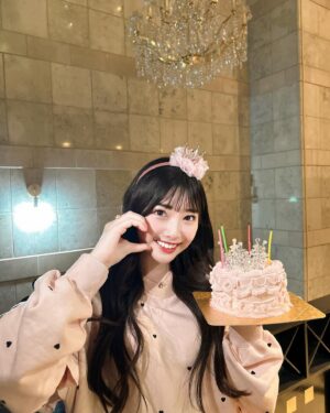 Momona Kohama Instagram - 🎂

✨️21歳生誕祭(仮)✨️
チームシンデレラのみんな本当にありがとう🎉🩷

シンデレラでお誕生日のお祝いをして頂いたのは今年で5回目！🫣17歳から21歳まで、、、♡

沢山の愛を感じて幸せな1日でした🌈

そして昨日、今年もシンデレラフェスに出演させて頂くことが発表されました💎

6月9日(日)さいたまスーパーアリーナ
皆様よろしくお願いします🎪💖

 #シンデレラフェス  #チームシンデレラ