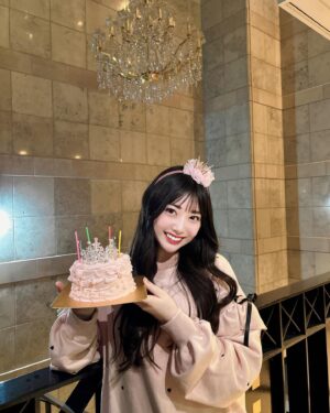 Momona Kohama Instagram - 🎂

✨️21歳生誕祭(仮)✨️
チームシンデレラのみんな本当にありがとう🎉🩷

シンデレラでお誕生日のお祝いをして頂いたのは今年で5回目！🫣17歳から21歳まで、、、♡

沢山の愛を感じて幸せな1日でした🌈

そして昨日、今年もシンデレラフェスに出演させて頂くことが発表されました💎

6月9日(日)さいたまスーパーアリーナ
皆様よろしくお願いします🎪💖

 #シンデレラフェス  #チームシンデレラ
