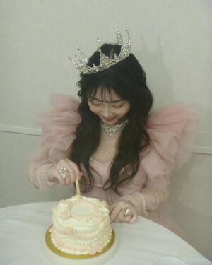 Momona Kohama Instagram - お知らせです🪄◝✩

🎂小浜桃奈生誕祭2024🎂
祝ソロデビューライブ 「小浜アイドルやっちゃいます♡」

8月25日(日)に開催させて頂きます💖

小学生の頃から今まで、ずっと夢見ていたアイドル。
どうしてもその夢を諦められなくて沢山大人の方と話し合った結果、ついにこの夏初めてのソロライブをさせて頂けることになりました🎤
そして、今回のライブのためにオリジナル曲も制作しています🎼
その記念すべきソロデビューの瞬間、夢が叶う始まりの瞬間を会場で見届けて頂きたいです✨
絶対に！！！8月25日会いに来てください💖

※ちなみに誕生日は4月2日で8月末開催のイベントタイトルに生誕祭って入ってるのはもう全然意味がわからないのですが、今年も出来てなかったので許して下さい🫣

#小浜アイドルやっちゃいます