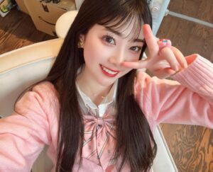 Momona Kohama Instagram - 💖

ギャルJKももさんですっとりあえずぴーす✌︎(　˙-˙　)✌︎
シンデレラフェスまであと2週間がんばるぞ〜♡

 #シンデレラフェス  #チームシンデレラ