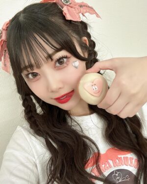 Momona Kohama Instagram - 🎀

すちゃん生誕祭、ゲスト出演させて頂きました💖
こんな素敵な機会をくれたすちゃんには感謝しかないです本当にありがとう😭😭😭

約3年ぶりにステージで歌って踊って、、、🎤
久しぶりに緊張しました！😂
でもキミそらさんのファンの方が暖かくて、会場の皆さんが沢山コールしてくれたり、ペンライトふって盛り上げて下さったのでとても楽しい時間になりました🪄
皆様ありがとうございました✨️

改めてすちゃんお誕生日おめでとう🎂♥️

👀 i-colors ♡ i-Cocoa
💄VELVET cream tint ♡ 05.Velvet Red

 #1日アイドル(仮)