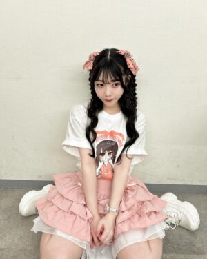 Momona Kohama Instagram - 🎀

すちゃん生誕祭、ゲスト出演させて頂きました💖
こんな素敵な機会をくれたすちゃんには感謝しかないです本当にありがとう😭😭😭

約3年ぶりにステージで歌って踊って、、、🎤
久しぶりに緊張しました！😂
でもキミそらさんのファンの方が暖かくて、会場の皆さんが沢山コールしてくれたり、ペンライトふって盛り上げて下さったのでとても楽しい時間になりました🪄
皆様ありがとうございました✨️

改めてすちゃんお誕生日おめでとう🎂♥️

👀 i-colors ♡ i-Cocoa
💄VELVET cream tint ♡ 05.Velvet Red

 #1日アイドル(仮)