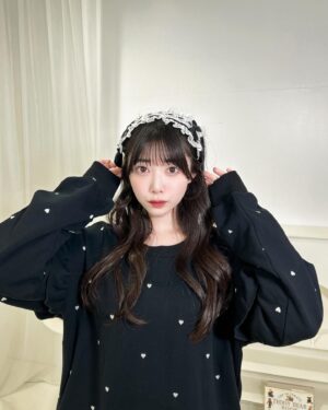 Momona Kohama Instagram - 🗝
春服長袖の季節がもうすぐ終わりそうで寂しいなぁ🌀

夏もたくさんハニシナさん着ておそろいしましょ👗✨️

この2着、撮影で着たときに一目惚れして
どっちも色違いのピンク持ってるの〜！！！💖

 #honeycinnamon  #ハニーシナモン