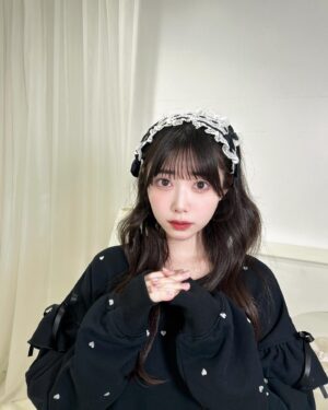 Momona Kohama Instagram - 🗝
春服長袖の季節がもうすぐ終わりそうで寂しいなぁ🌀

夏もたくさんハニシナさん着ておそろいしましょ👗✨️

この2着、撮影で着たときに一目惚れして
どっちも色違いのピンク持ってるの〜！！！💖

 #honeycinnamon  #ハニーシナモン