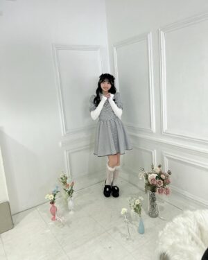 Momona Kohama Instagram - 🗝
春服長袖の季節がもうすぐ終わりそうで寂しいなぁ🌀

夏もたくさんハニシナさん着ておそろいしましょ👗✨️

この2着、撮影で着たときに一目惚れして
どっちも色違いのピンク持ってるの〜！！！💖

 #honeycinnamon  #ハニーシナモン