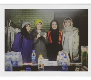 Mona Ahmadi Instagram - … و تمام، کنار این دختران درخشان🌟
هم‌چنان «روزها در راه»

@samamsv
@babakahmadi.two
@rahaashirazi
@aliyar.rasti
@faranak_kalantar
@mehdi.m.z.n.n
@khorshid.ch
@homairani
@lidairani
@niloofar_sadati
@mohammadrezarahmati
@nsrnkh