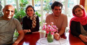 Mona Ahmadi Instagram - "بی‌تابستان، Summerless" 
جديدترين توليد گروه تئاتر مهر به نويسندگی و كارگردانی اميررضا كوهستاني در جلسه‌ی مطبوعاتی دو فستيوال آوينيون و همینطور فستیوال هنر بروکسل (KFDA) به عنوان یکی از آثار شرکت‌کننده در بخش اصلی معرفی شد. 
داستان نمایش تازه‌ی کوهستانی در یک مدرسه ابتدایی اتفاق می‌افتد و سعید چنگیزیان، لیلی رشیدی و مونا احمدی بازیگران این نمایش‌اند. محمدرضا حسين زاده مانند تمام پروژه‌های چند سال اخیر گروه مهر برنامه‌ريزی ومديريت توليد پروژه را به عهده دارد.
 همچنين در «بی‌تابستان» شهريار حاتمی طراحي صحنه، شيما ميرحميدی طراحی لباس، علي شيرخدايی و داود صدری طراحی و اجرای ويدیو و آنكيدو دارش ساخت موسيقي این پروژه را برعهده دارند. ‏#KFDA18
‏#FDA18