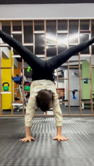 Mona Çalış Instagram - Gelişiyoruz… Kendimizi ve yapabileceklerimizi keşfediyoruz. En önemlisi de asla pes etmiyoruz 🤸 

Çocuklarla stretching, beden farkındalığı ve güçlendirme derslerim cumartesi günleri @zeyosaglikliyasam merkezinde devam ediyor. 

Derslerimin tüm geliriyle hem ihtiyaç sahibi ailelere destek oluyor hem de sokak hayvanlarına mama alıyoruz. 

Katılım sağlamak için detayları dm den sorabilirsiniz ⭐️

#sakarya #hendek #monacalis #çocukgelişimiveeğitimi #stretching