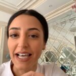 Mona Mosly Instagram - مررررة كان يضحك انو الكيكة لحقتني في الحلم صار المووووضع صعب حب زيادة 🤣 الفكرة انو الجميل كيف كلنا بالفعل ارزاق لبعض كل احد بفكرة جملة او تصرف ممكن يرزق الثاني شيء جميل @sweetateliersa
