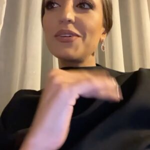 Mona Mosly Instagram - نتعلق في المواقف و الاحاسيس و البشر و مانعرف قد ايش حلاوة المرحلة التانية و قد ايش مواقفها الصعبة جسر نكبر منه وبصيرة  تساعدنا نثمن كل شيء حلو باصغر تفاصيلة كلام من القلب