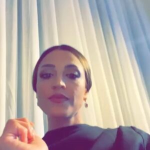 Mona Mosly Instagram - نتعلق في المواقف و الاحاسيس و البشر و مانعرف قد ايش حلاوة المرحلة التانية و قد ايش مواقفها الصعبة جسر نكبر منه وبصيرة  تساعدنا نثمن كل شيء حلو باصغر تفاصيلة كلام من القلب