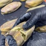 Mona Mosly Instagram - فستقية سويت اتيليه عبارة عن طبقات مفروكة الفستق مع كريمة الفستق و برالين الفستق على شكل فستتتق @sweetateliersa
