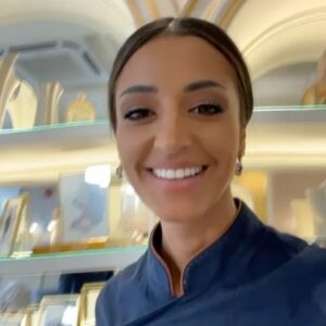Mona Mosly Instagram - ايششش اطيب لي كيكة خروفي خروفي 🐑 كيكة الشوكولاتة و كريمة المنجا و لا فانيلا و كريمة المنجا؟ @sweetateliersa