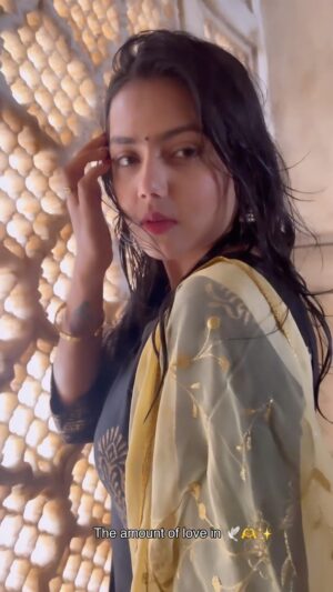 Monalisa Bagal Instagram - 🕊️✨🫶

#hiramandi #mashallah #love #gazal #viralreels #netflix #monalisabagal #barish #black #trendingreels #viralvideos