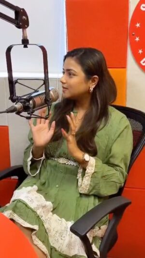 Monalisa Bagal Instagram - It’s a lot of fun talking to you @rjbandya and you always reveal secrets during interviews 😜🤭😀

#interview #actress #newbeginning #newprojects #happy #work