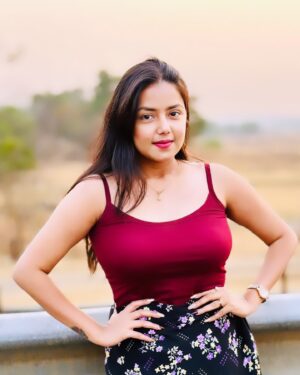 Monalisa Bagal Instagram - Glow🌅✨

#monalisabagal #smile #sun #happy #cute
