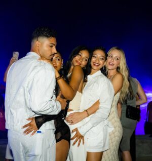 Monet Mazur Instagram - A human sandwich of 
people I love. 🫶🏽