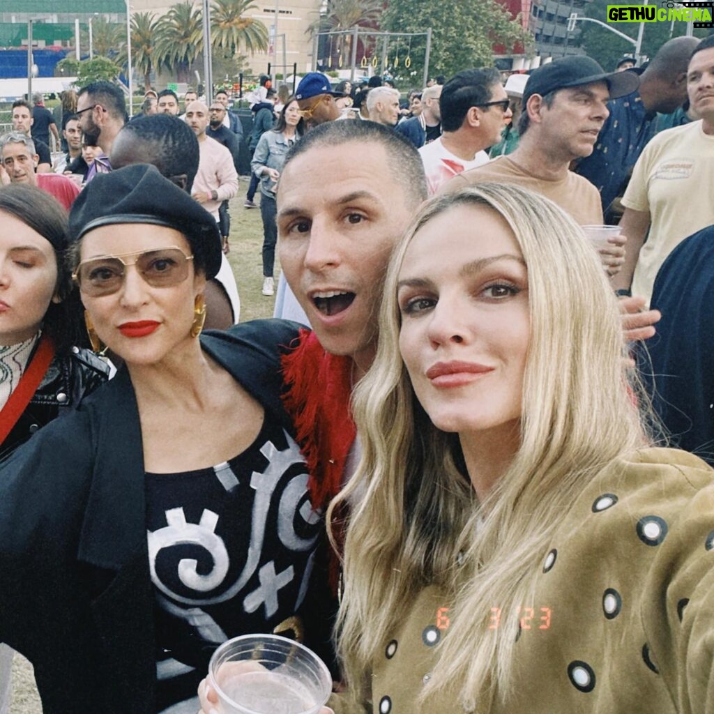 Monet Mazur Instagram - Beyond sublimo evening w/ these dancing queens. 🪩 🏳️‍🌈