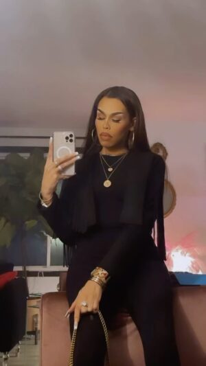 Monica Beverly Hillz Instagram - Kinda of Classy , Kinda hood 🗽