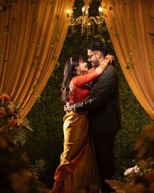 Monica Chinnakotla Instagram - Happy one year to us ❤️
Way more to go but this feels like a beautiful milestone in our lives ✨ 

Photography @george_ferna_photography 
Mua @laavi_me 
Decorations @sarva.allangar 
#anniversary #wedding #one year